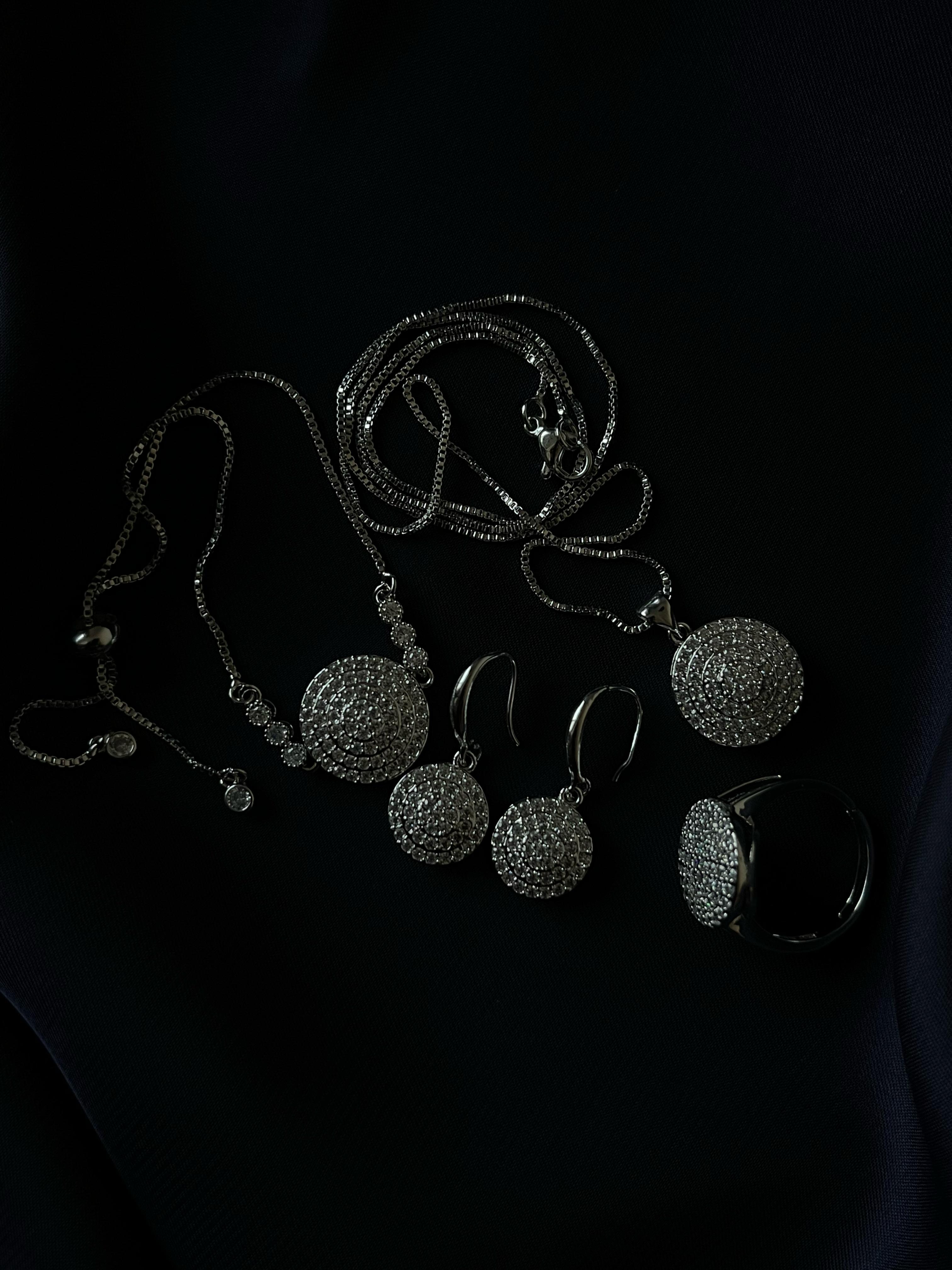 Silver Stone Luxurious Set