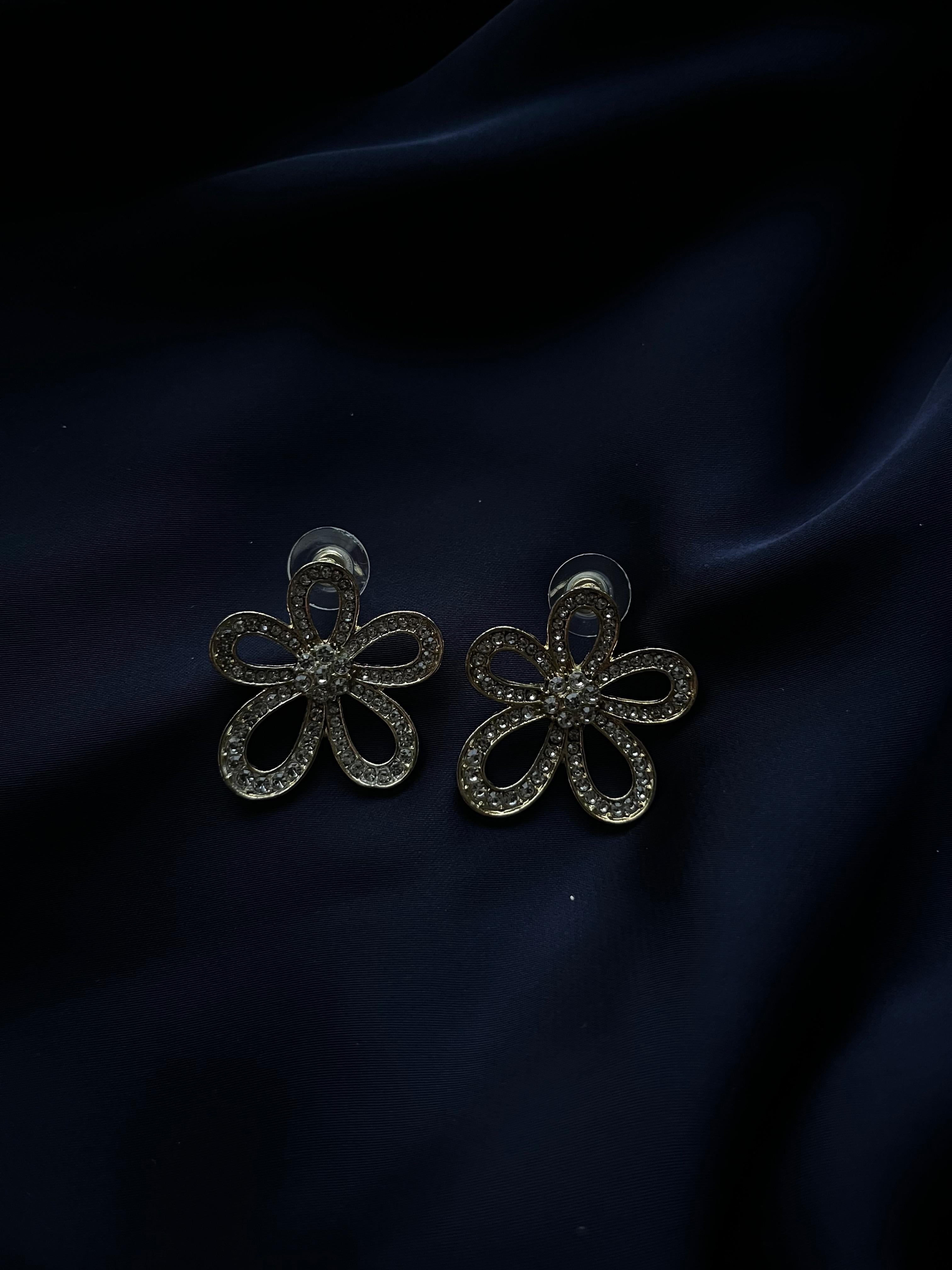 Silver Stone Flower Ear Studs