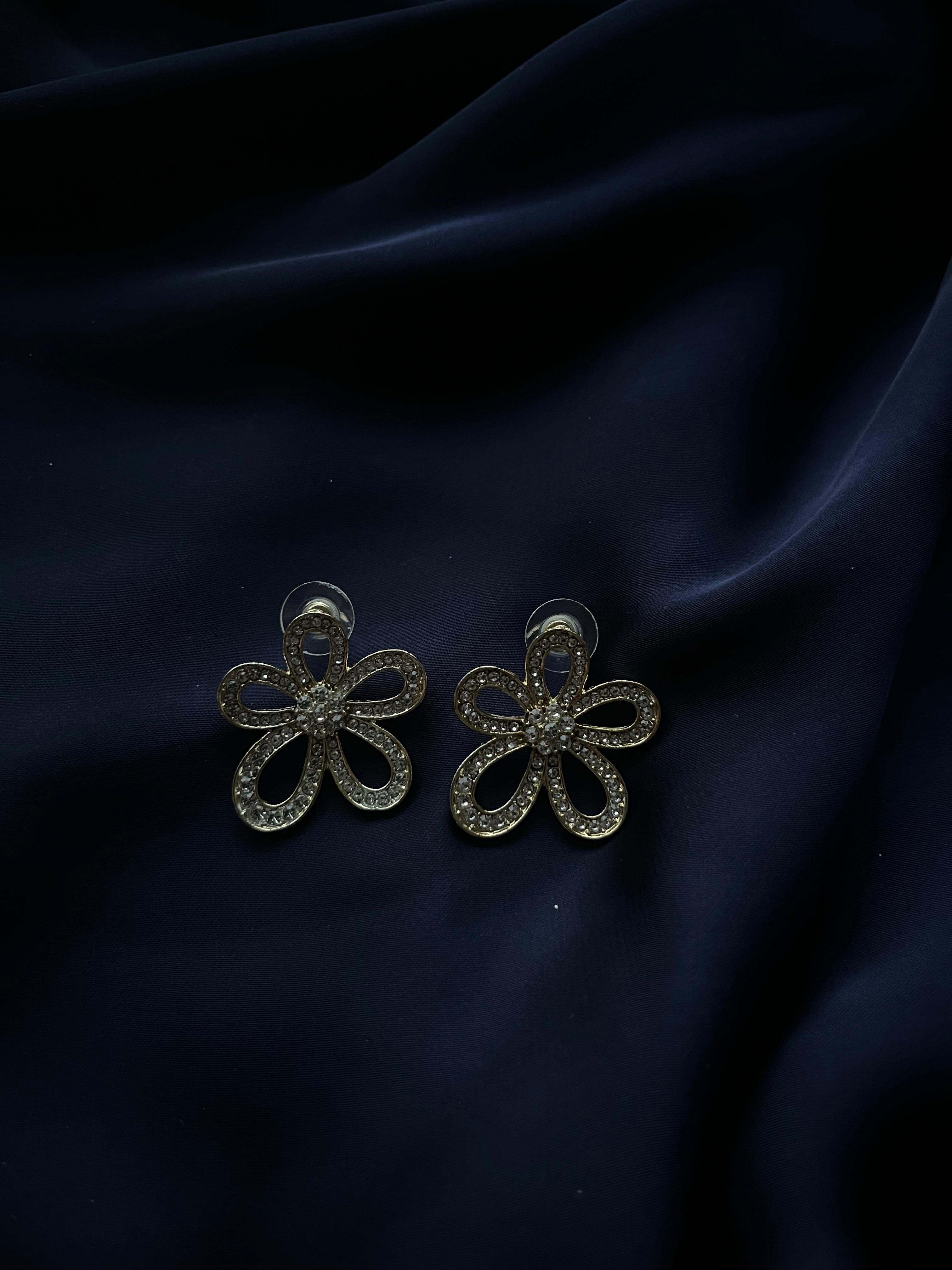 Silver Stone Flower Ear Studs