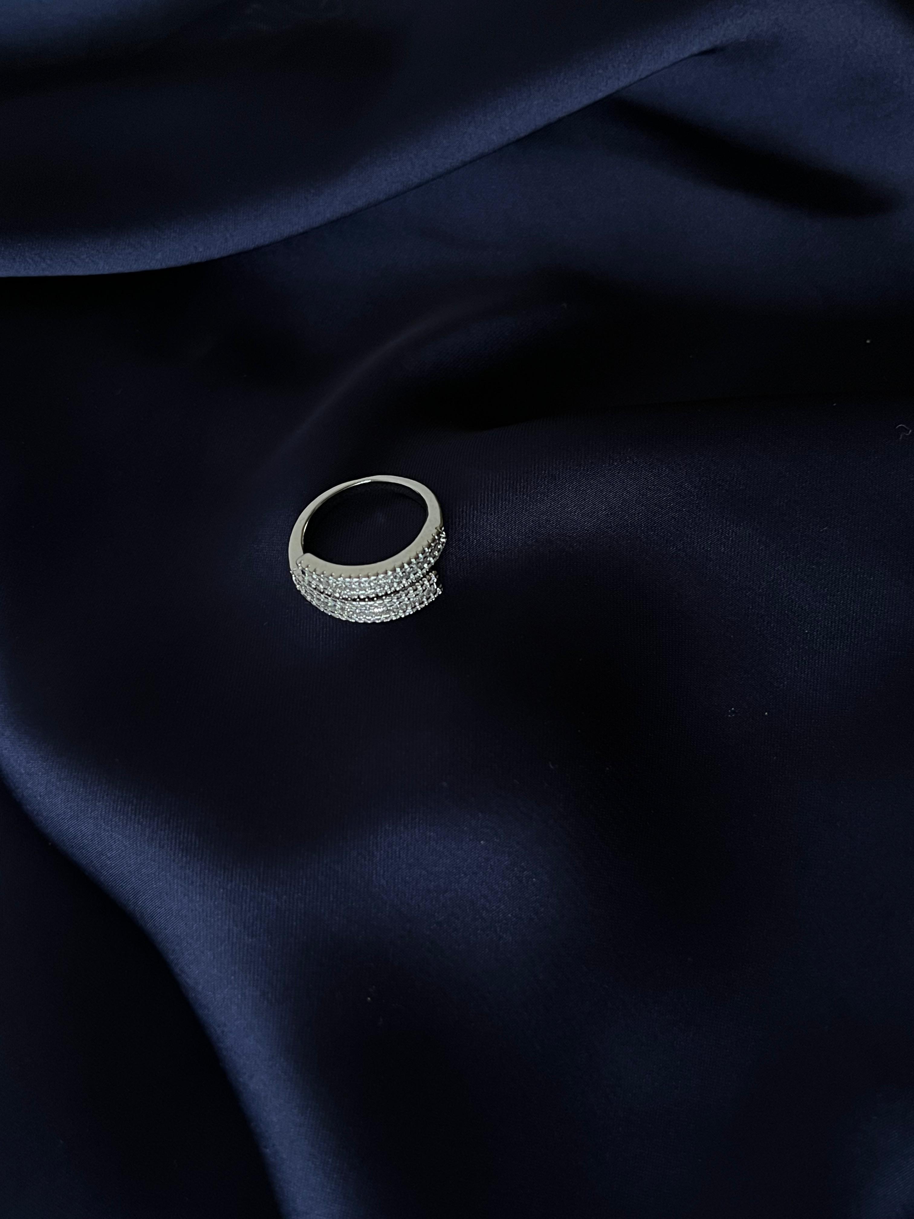 Luxurious White Stone Ring