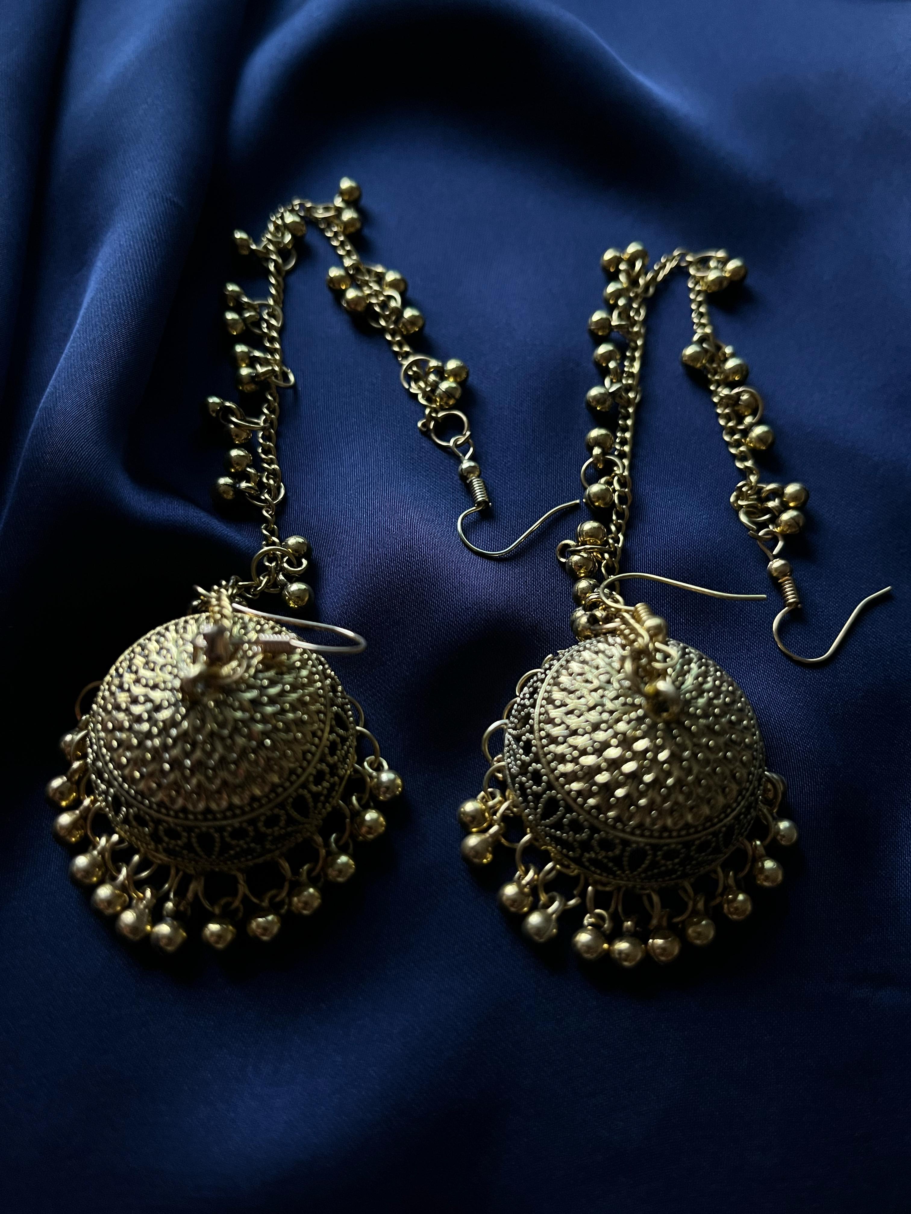 Golden Jhumka with Sahary